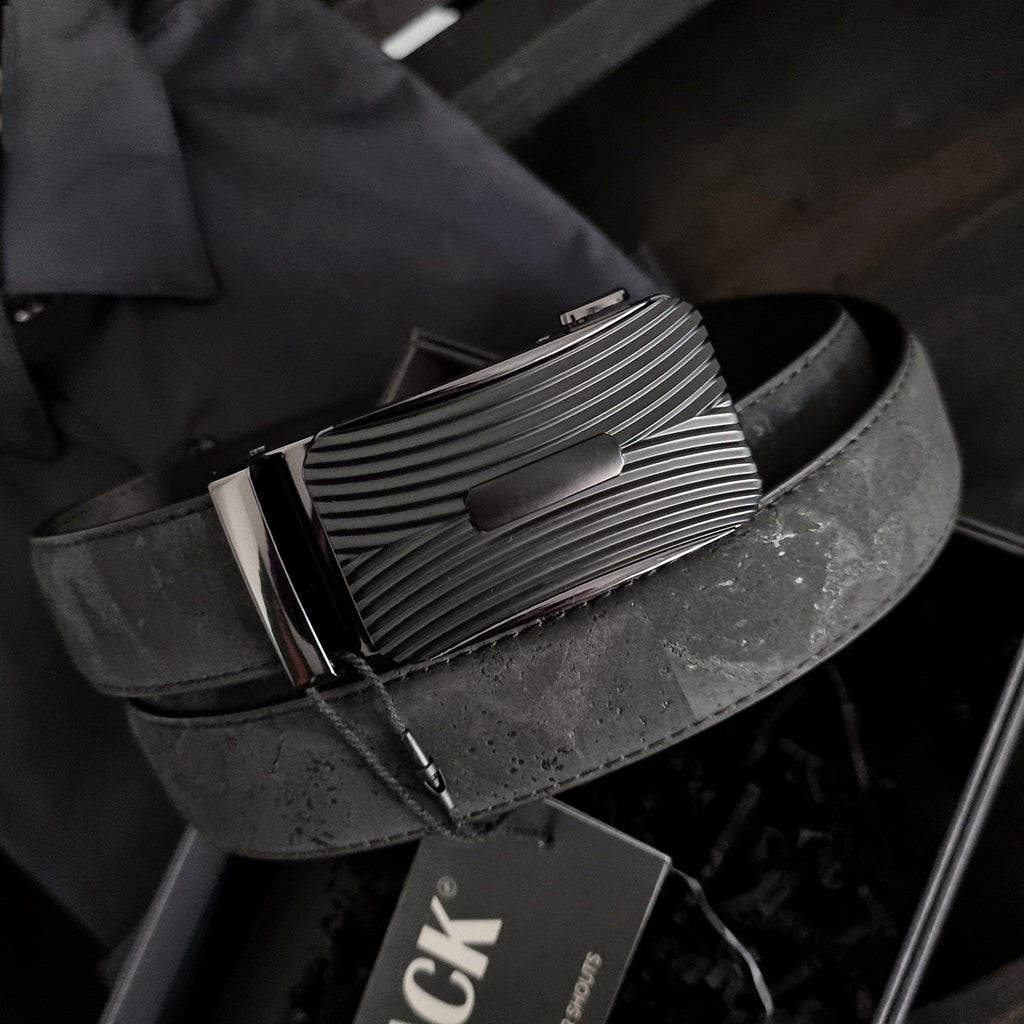 The Belt That Fits Every Time: The Black Essentials No Hole Belt
